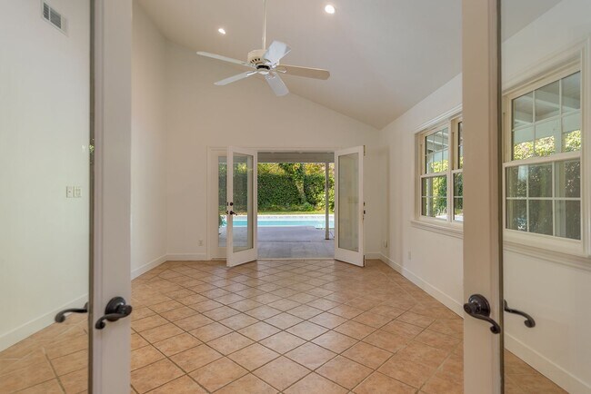 Building Photo - Ojai Terrace Pool Home