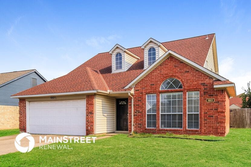 Building Photo - 1801 Spanish Trail