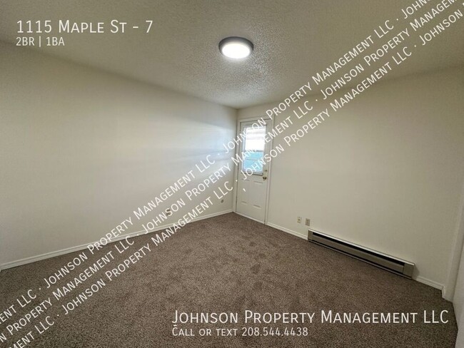 Building Photo - Spacious South Nampa Apartment with Single...