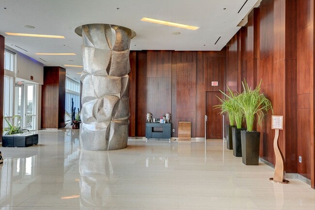 Building Photo - Fully Furnished 2 Bedroom 2 Bath High Rise with Strip Views