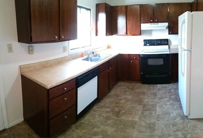 Building Photo - 810 Mary Anne Dr
