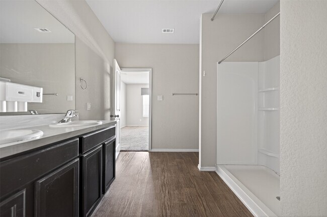 Building Photo - 14432 Sugar Pines Dr