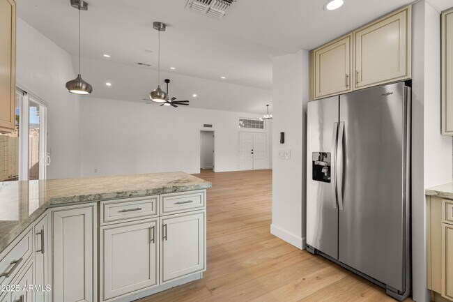 Building Photo - 9009 E Sahuaro Dr