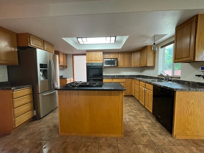 Building Photo - 740 E Opal Ct