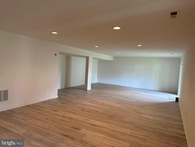 Building Photo - 25869 Flintonbridge Dr