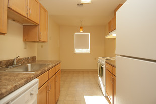 Modern Kitchen - Pikeswood Park Apartments