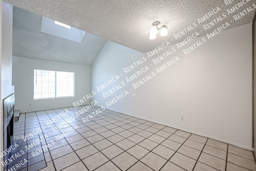 Building Photo - 10100 N 89th Ave