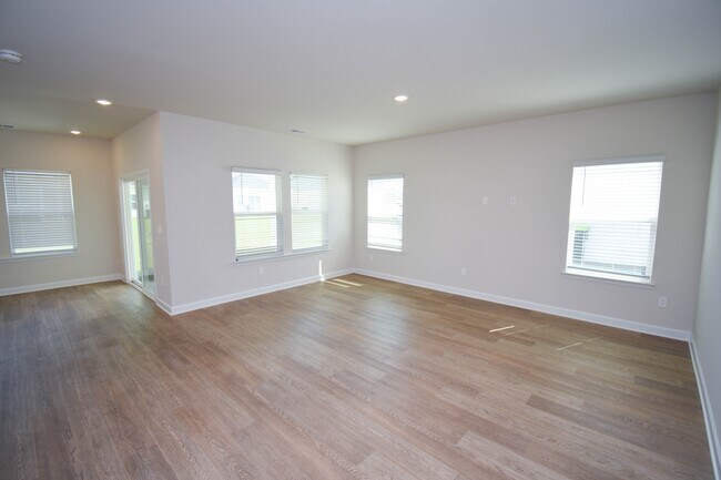Building Photo - 4324 Falls Oaks St