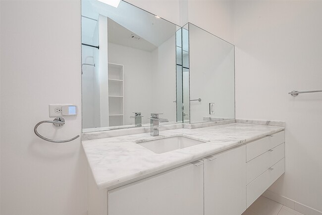 Building Photo - 161 Sage Rd