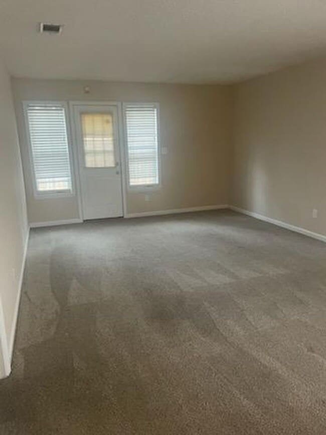 Building Photo - West Augusta Townhome Close to Medical, Shopping, and Dining