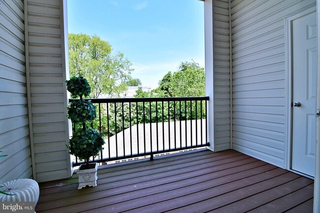 Building Photo - 9200 Charleston Dr