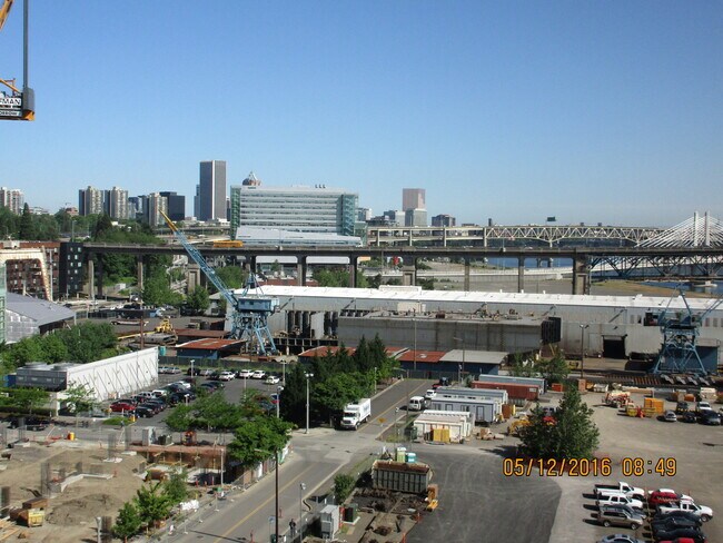 Building Photo - 3570 S River Pkwy