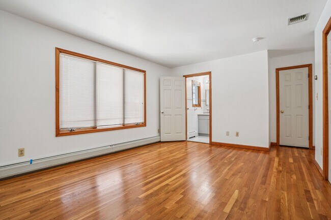 Building Photo - 2402 Hammett Ave