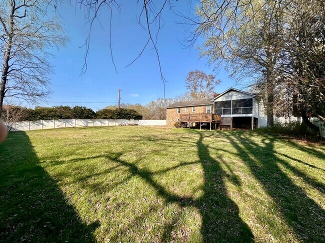 Building Photo - Beautiful 3-bedroom, 2.5-bath home in Clemmons