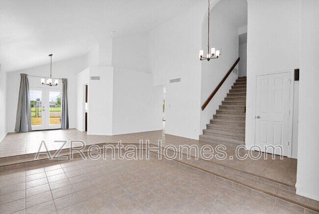 Building Photo - 1657 N Doran