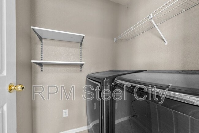 Building Photo - 2238 Meadowlark Ln