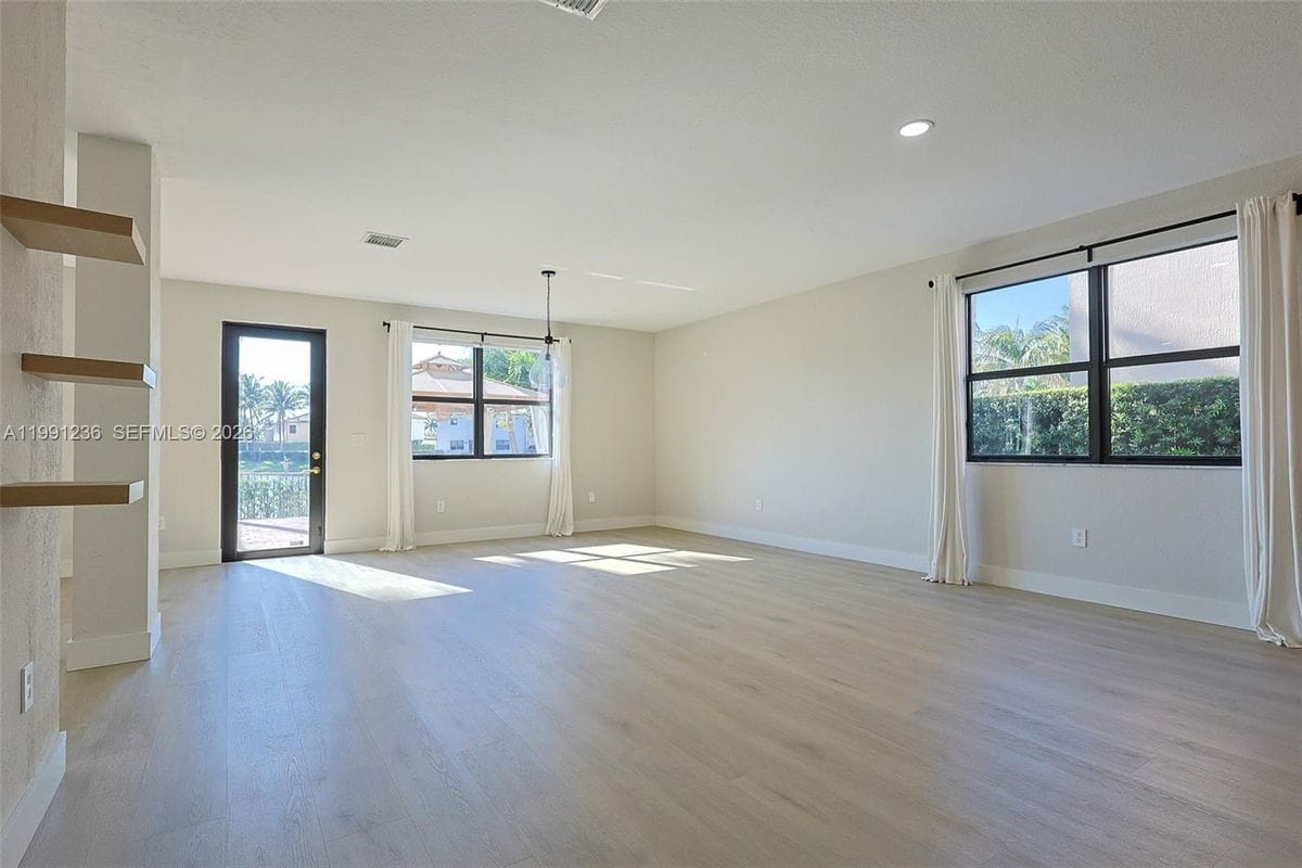 Building Photo - 8800 NW 98th Ct