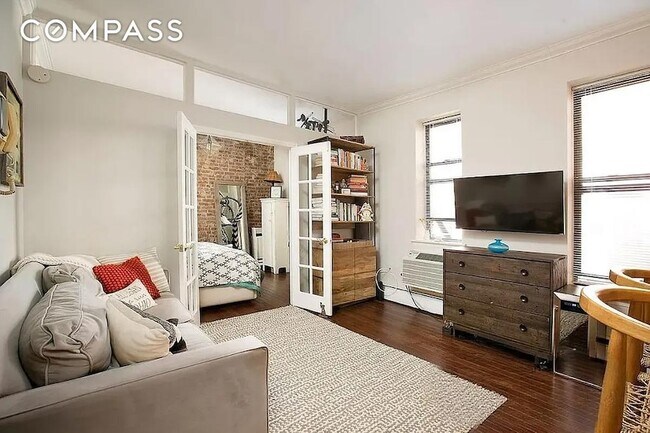Building Photo - 314 W 94th St