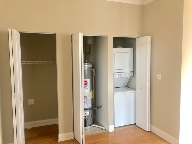 Building Photo - 4300 N Kedzie Ave