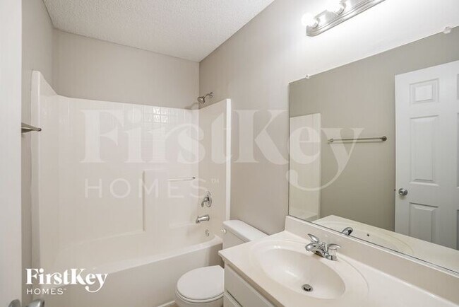 Building Photo - 1000 Golden Aspen Dr