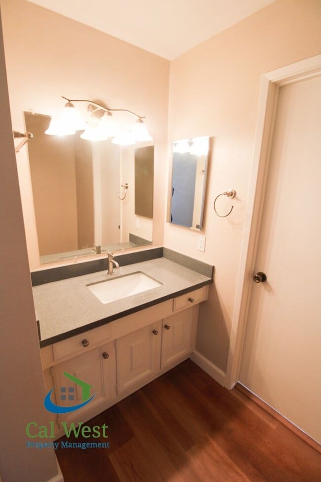 Building Photo - $4095 - 4 Bed/2 Bath 1933 sqft single stor...