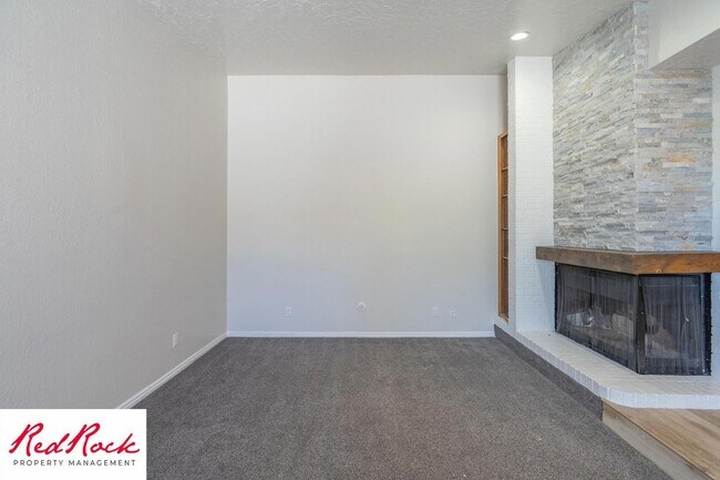 Building Photo - Newly Remodeled 3 Bedroom Townhome. Small ...