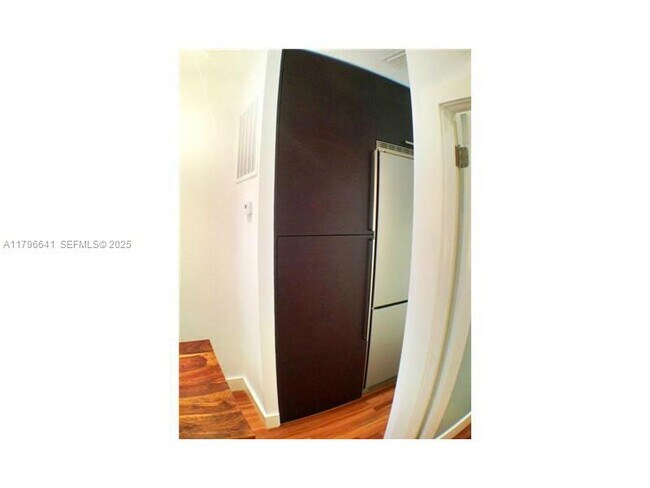 Building Photo - 727 Jefferson Ave