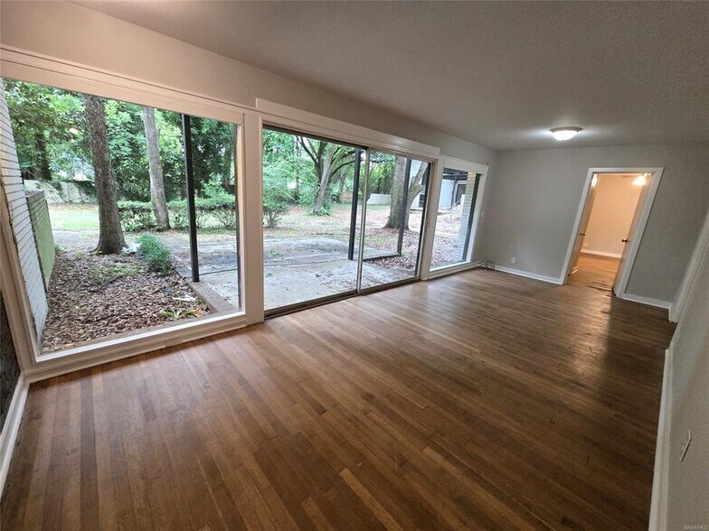 Building Photo - 3733 Wesley Dr