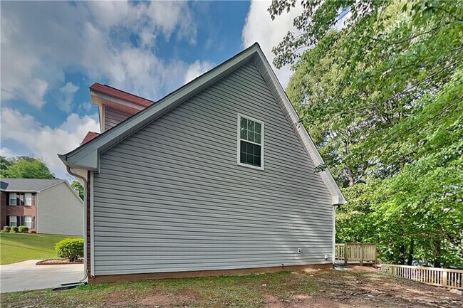 Building Photo - 6469 Lester Ln