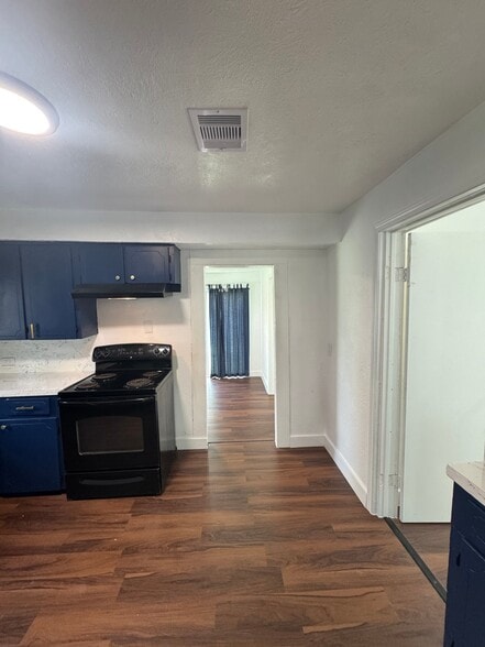 Building Photo - 309 J Johnson