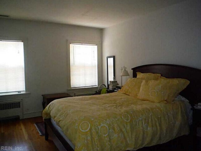 Building Photo - Larchmont