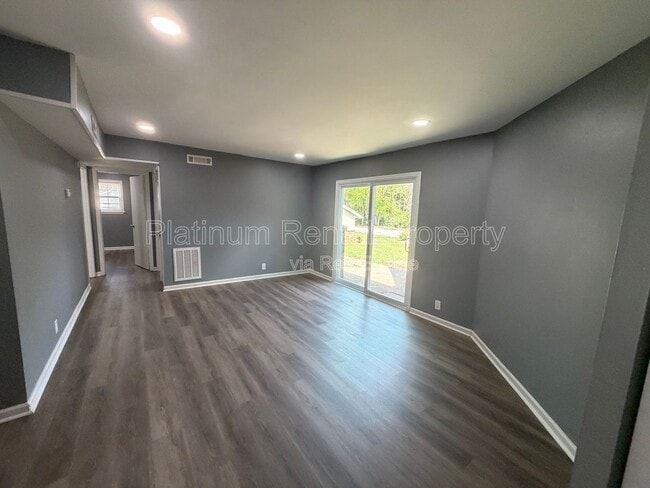 Building Photo - 1492 Waverly Way