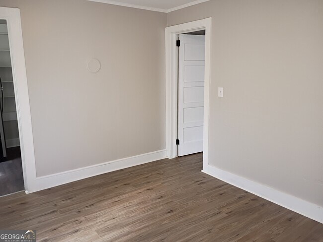 Building Photo - 11 Hester Dr