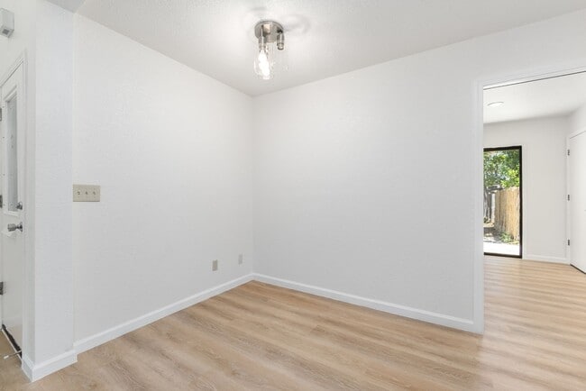 Building Photo - 1211 Lincoln Ave