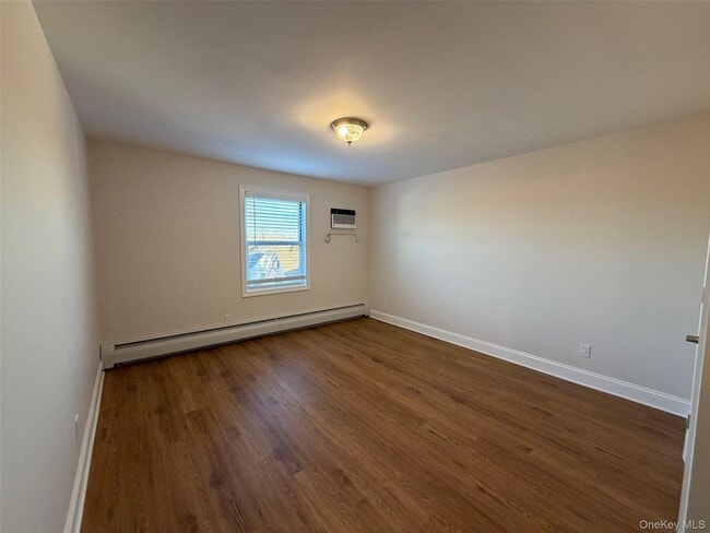 Building Photo - 6 Marwood Rd S