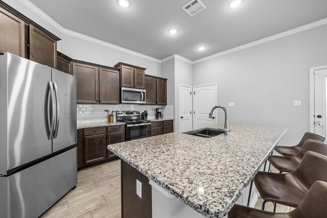 Building Photo - 2635 Settlers Oak Dr