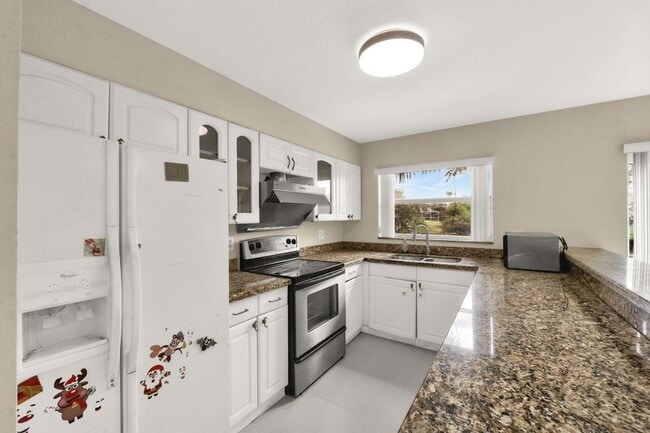 Building Photo - 4295 Coral Springs Dr