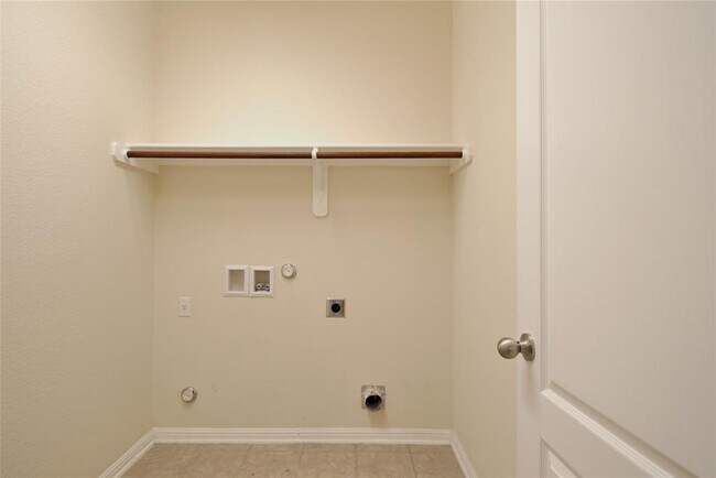 Building Photo - 1708 Stonehaven Ln