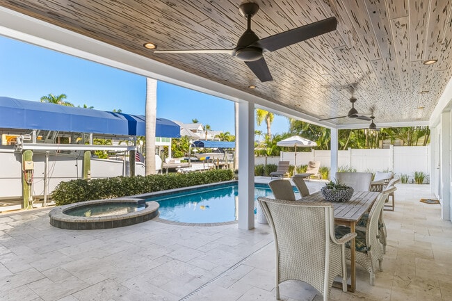 Building Photo - 165 1st St E