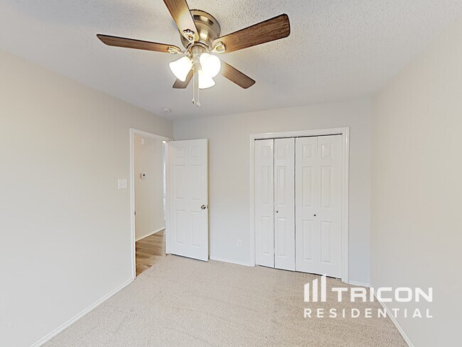 Building Photo - 805 Clover Hill Ln