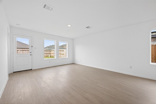 Building Photo - 3025 Fantasy Ter Dr