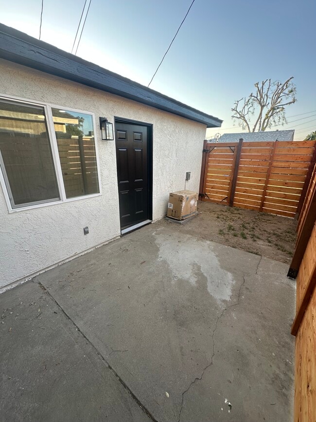 Building Photo - 9413 Blanchard Ave