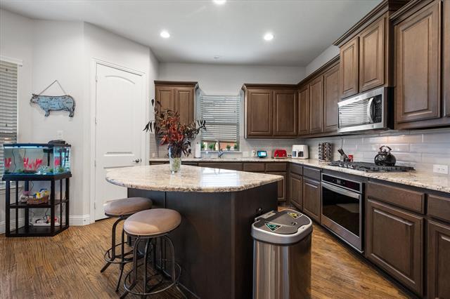 Building Photo - 2685 Venice Dr