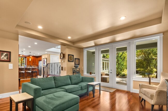 Building Photo - Exquisite Kirkland Estate - Lake Front Views