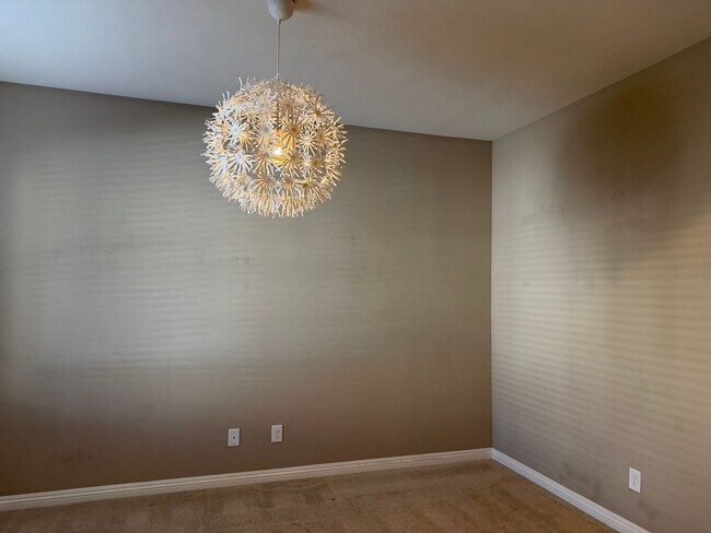 Building Photo - 4bedroom 3 bath 3 car garage