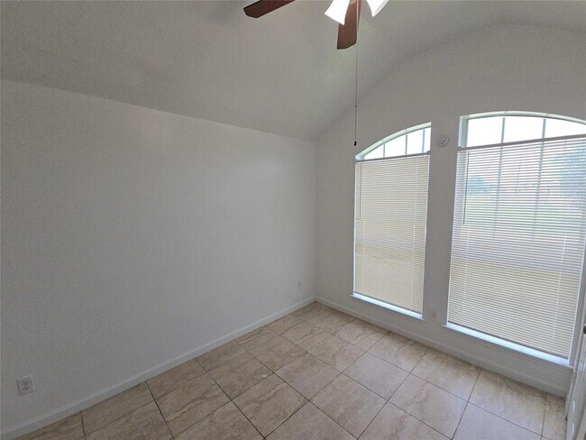 Building Photo - 1306 Squire Dr