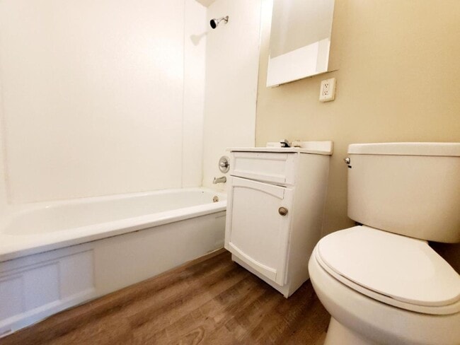 Building Photo - 2 Bedroom In Gary