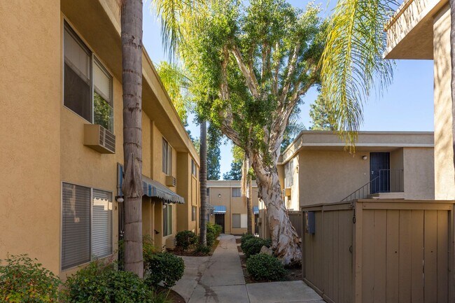 Building Photo - 2BR in El Cajon with Parking and Private Patio