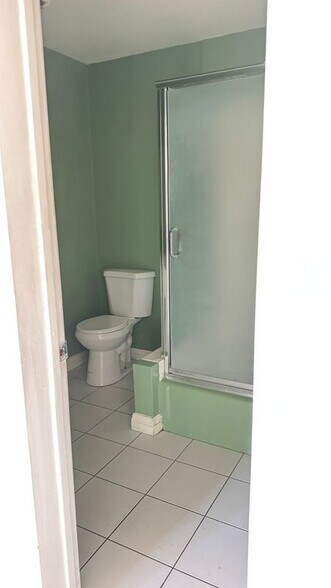 Building Photo - 1260 Burwood St