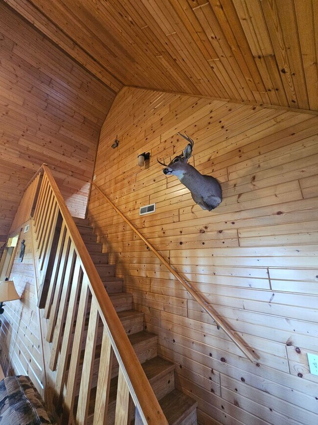 Building Photo - 2 Bed / 2 Bath Fully Furnished Cabin House...